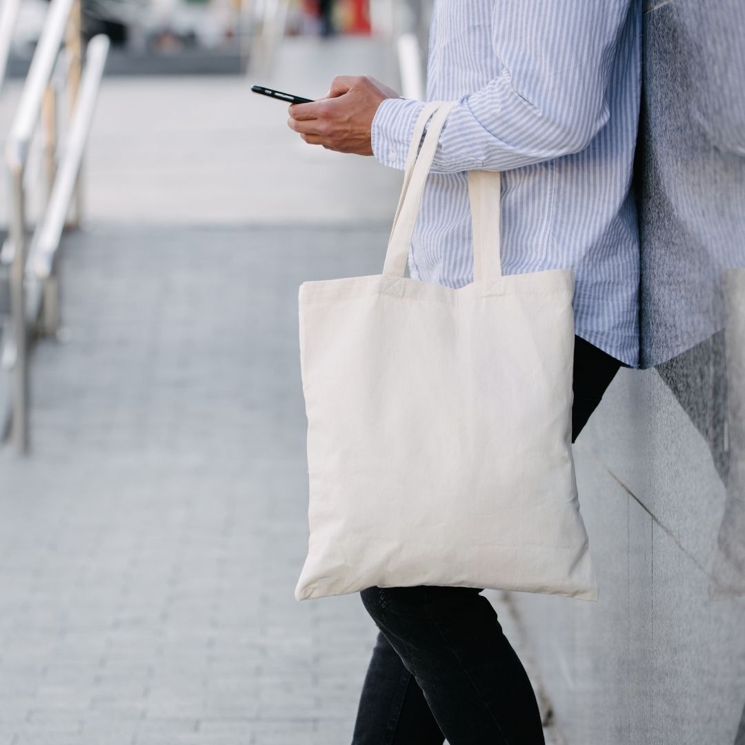 The Differences Between a Tote and a Handbag