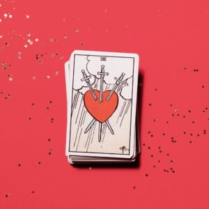 Tarot Card Reading: What To Gift Someone Who Loves Them