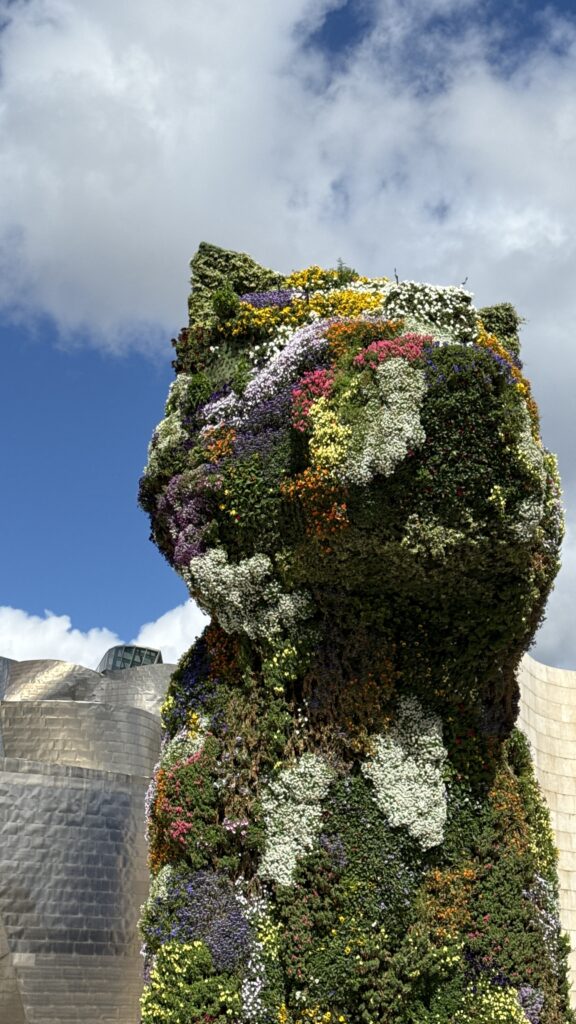 guggenheim dog sculpture